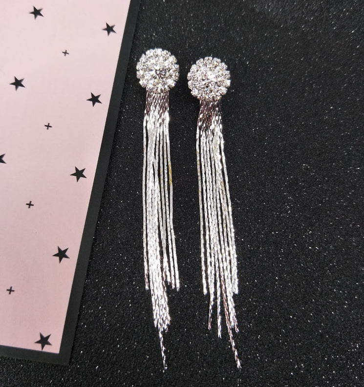 ✨ Brincos Longos com Cristais — Elegância