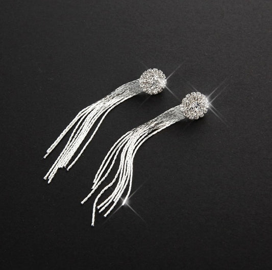 ✨ Brincos Longos com Cristais — Elegância