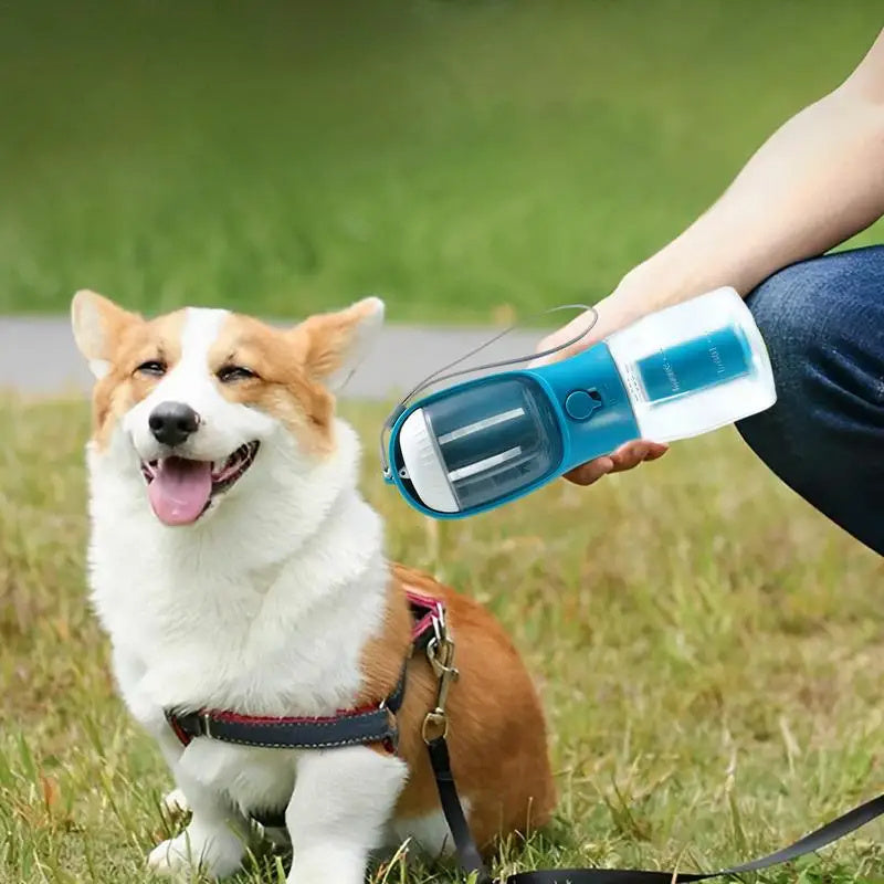Garrafa Portátil 3 em 1 para Cães – Água, Comida e Sacos