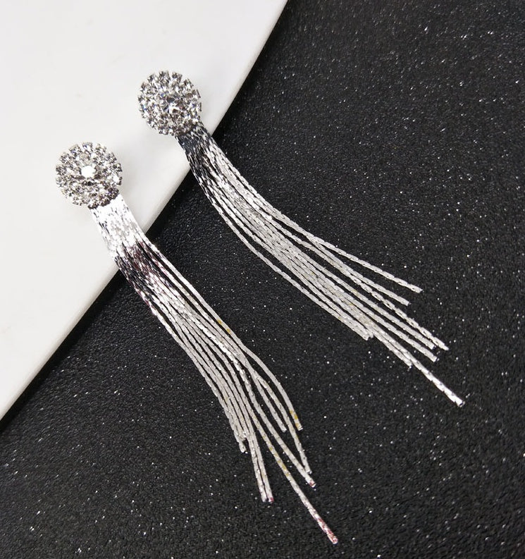 ✨ Brincos Longos com Cristais — Elegância